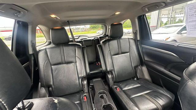 Vehicle image 16 of 50