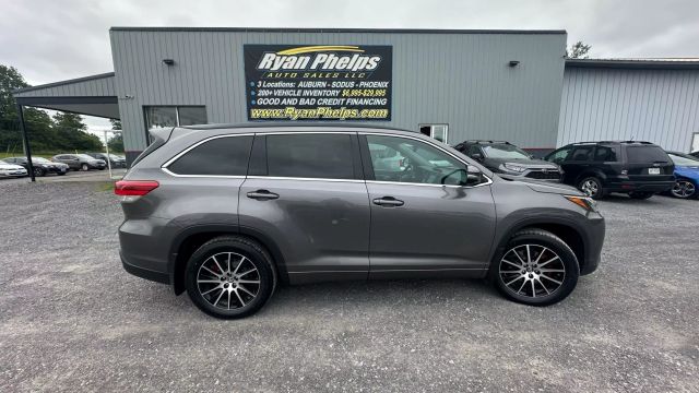 Vehicle image 4 of 50