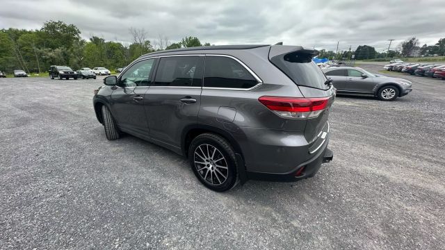 Vehicle image 7 of 50