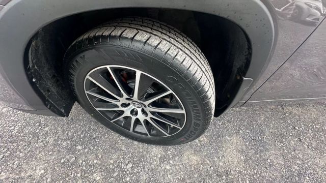 Vehicle image 9 of 50