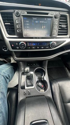 Vehicle image 46 of 50