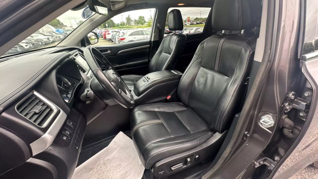 Vehicle image 13 of 50