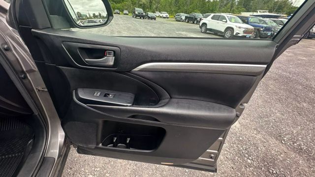 Vehicle image 43 of 50