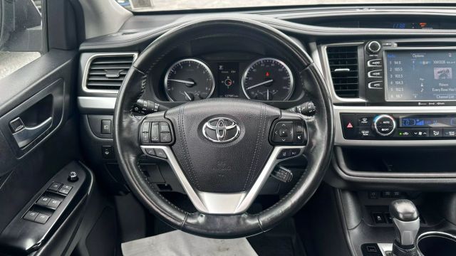 Vehicle image 27 of 50