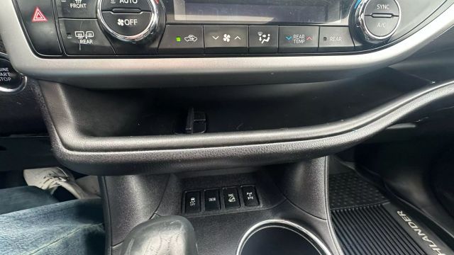 Vehicle image 41 of 50