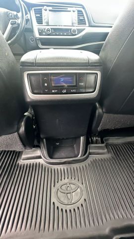 Vehicle image 11 of 50