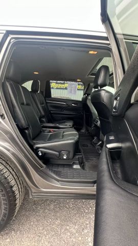 Vehicle image 47 of 50