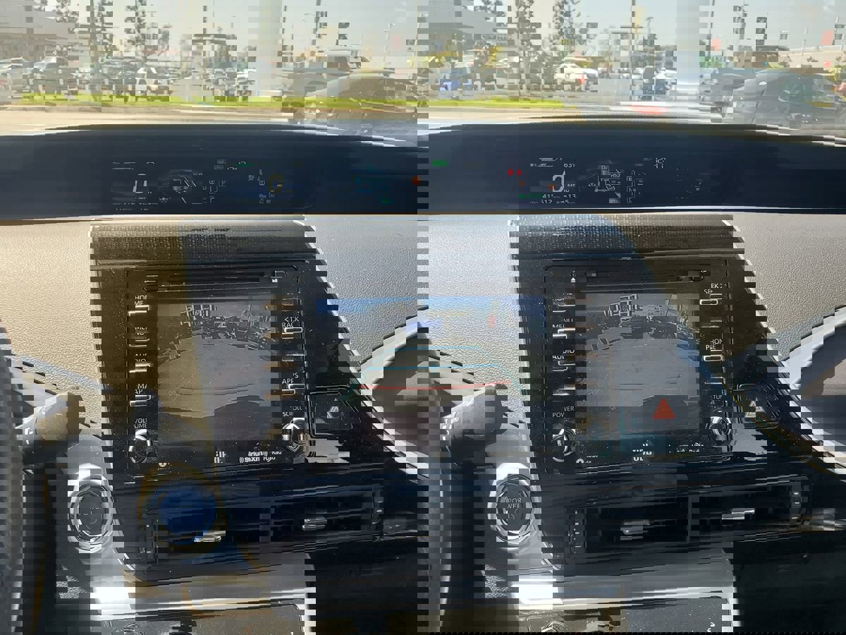 Vehicle image 14 of 17