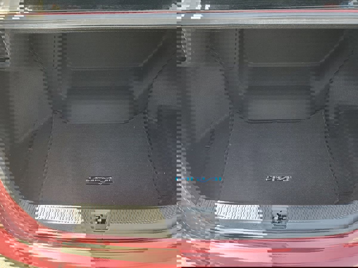 Vehicle image 16 of 17