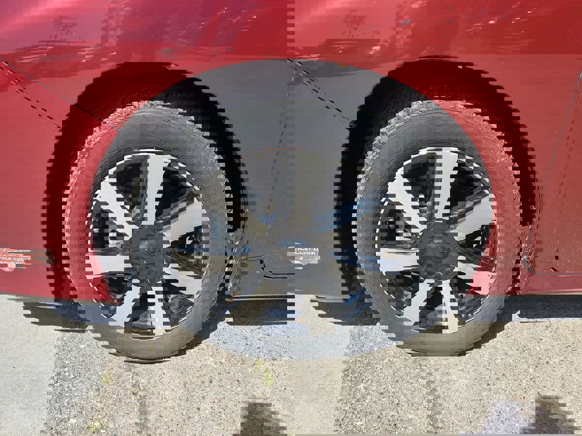 Vehicle image 9 of 17