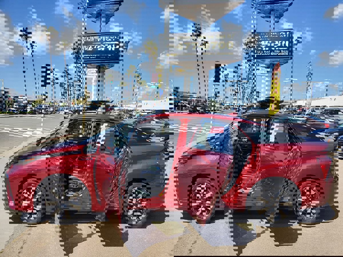 Vehicle image 10 of 17