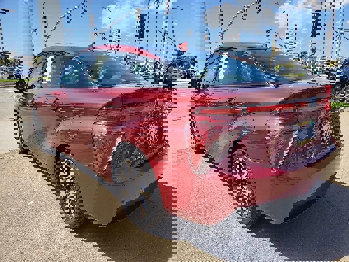 Vehicle image 8 of 17