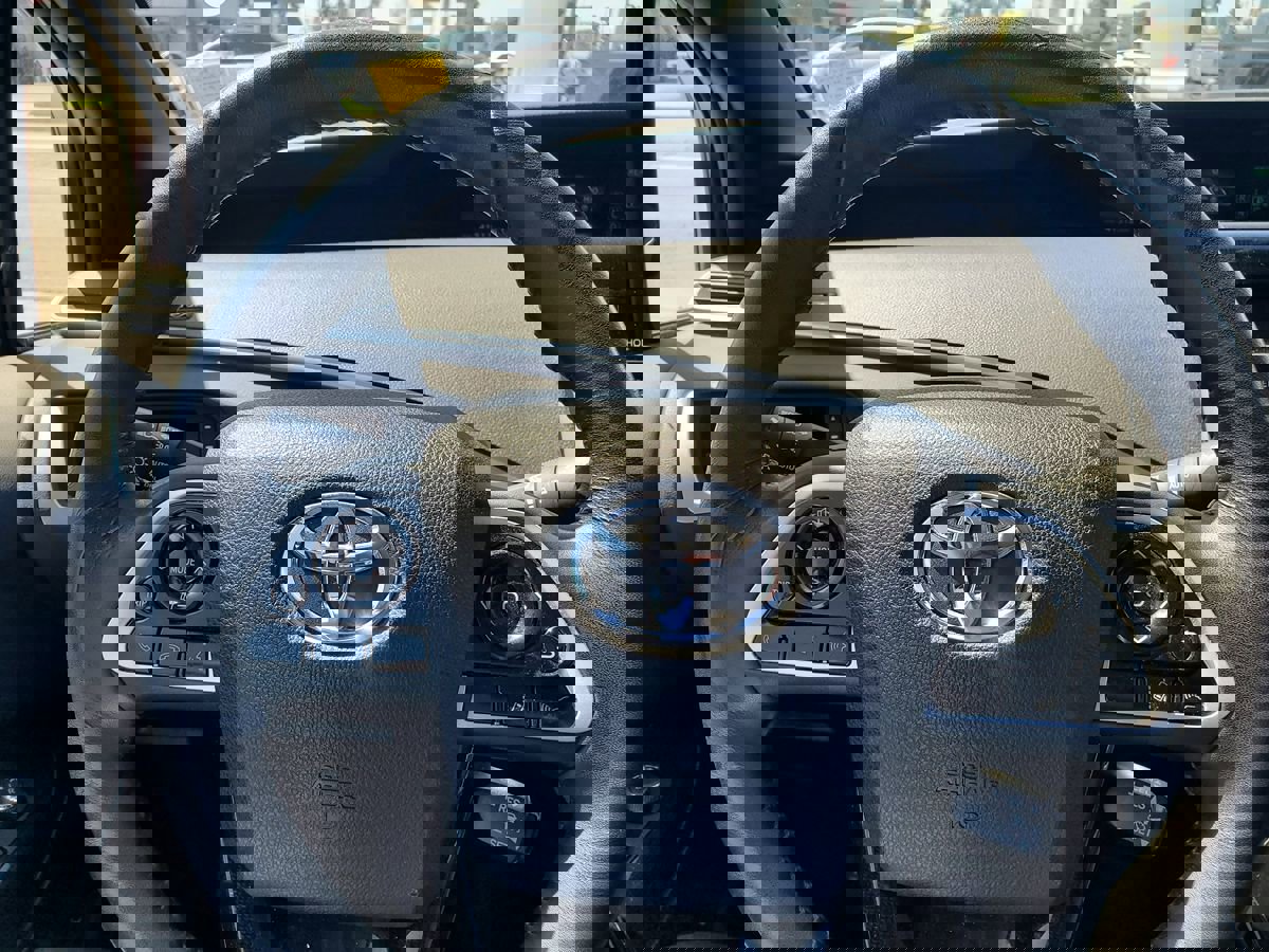 Vehicle image 13 of 17