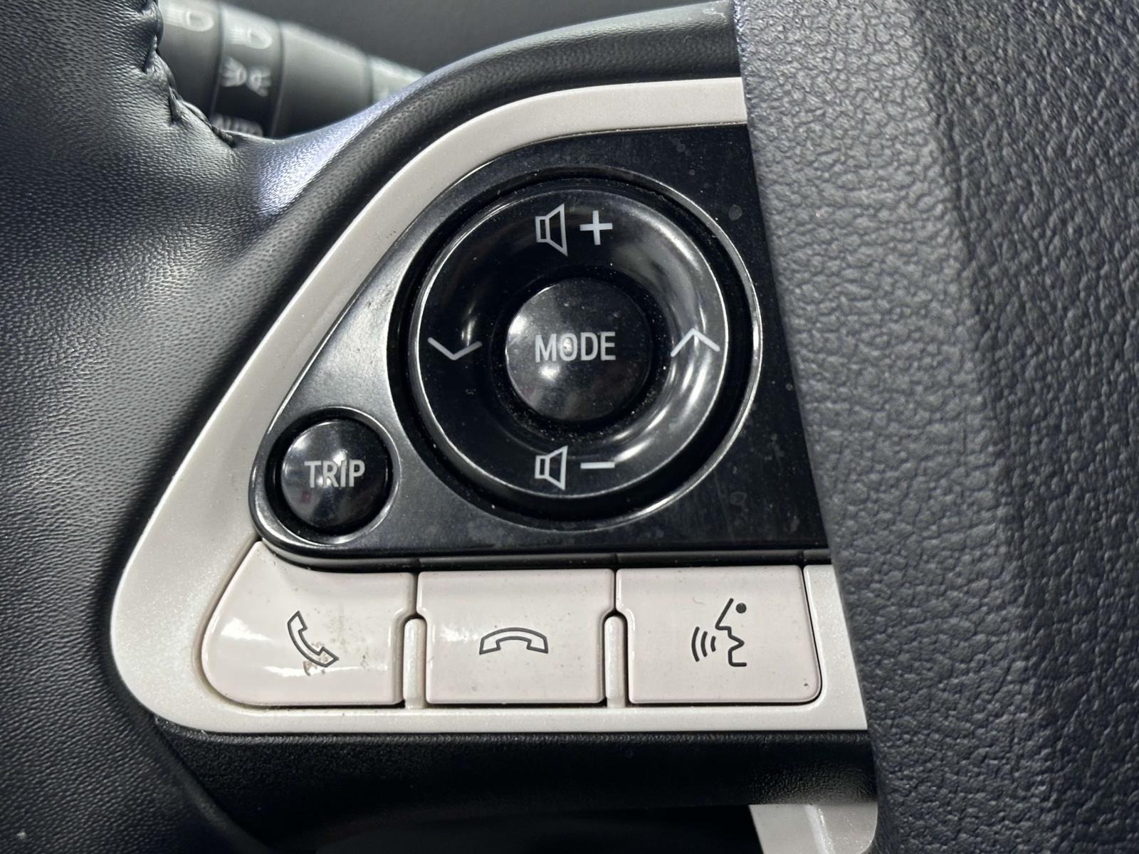 Vehicle image 23 of 32