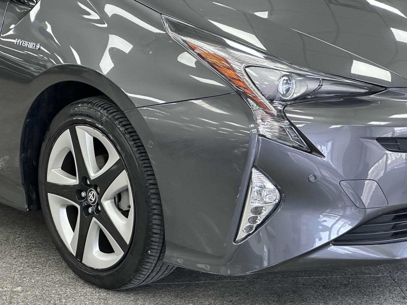 Vehicle image 11 of 32