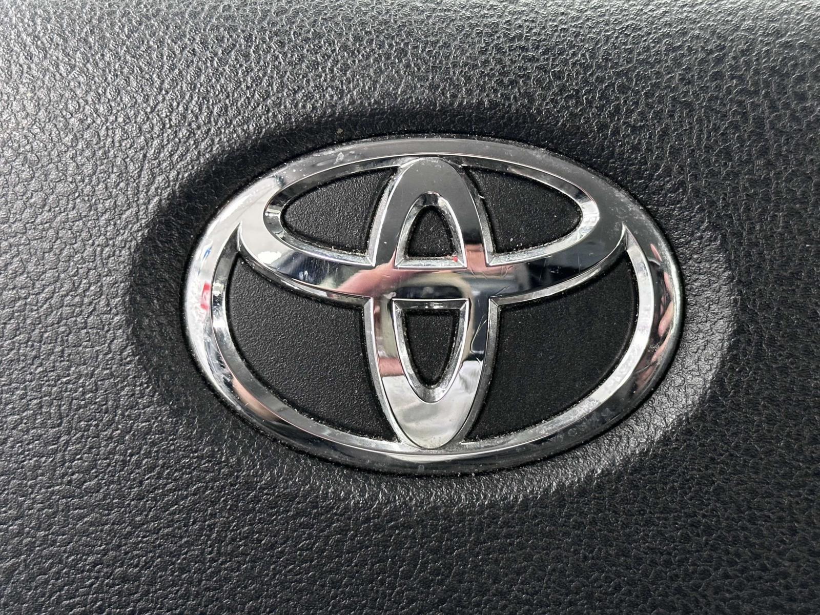 Vehicle image 25 of 32