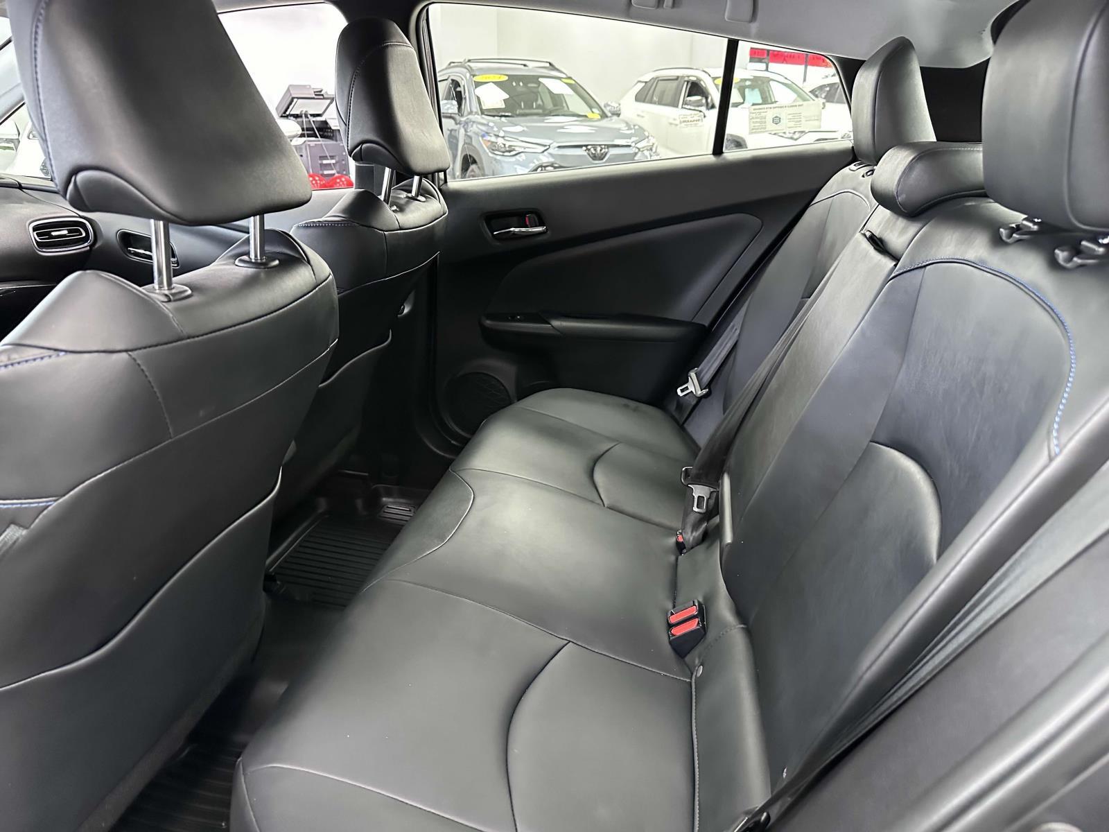 Vehicle image 16 of 32