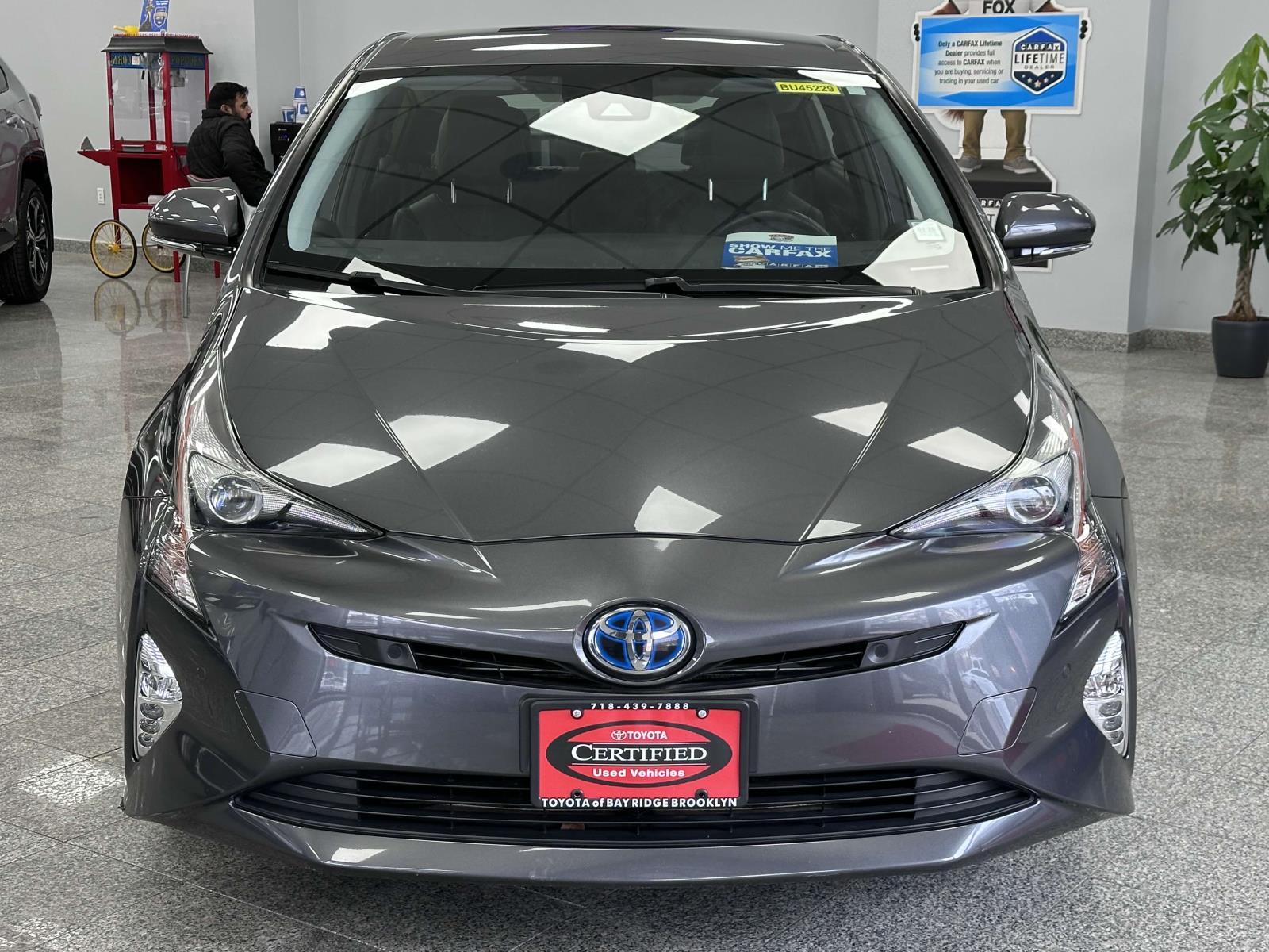 Vehicle image 2 of 32