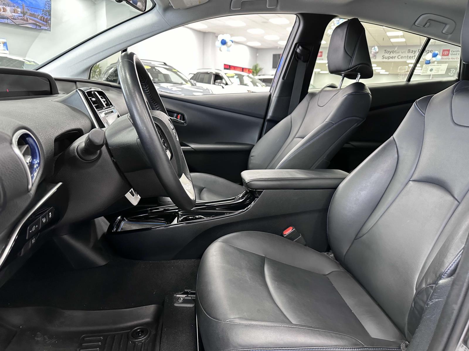 Vehicle image 15 of 32