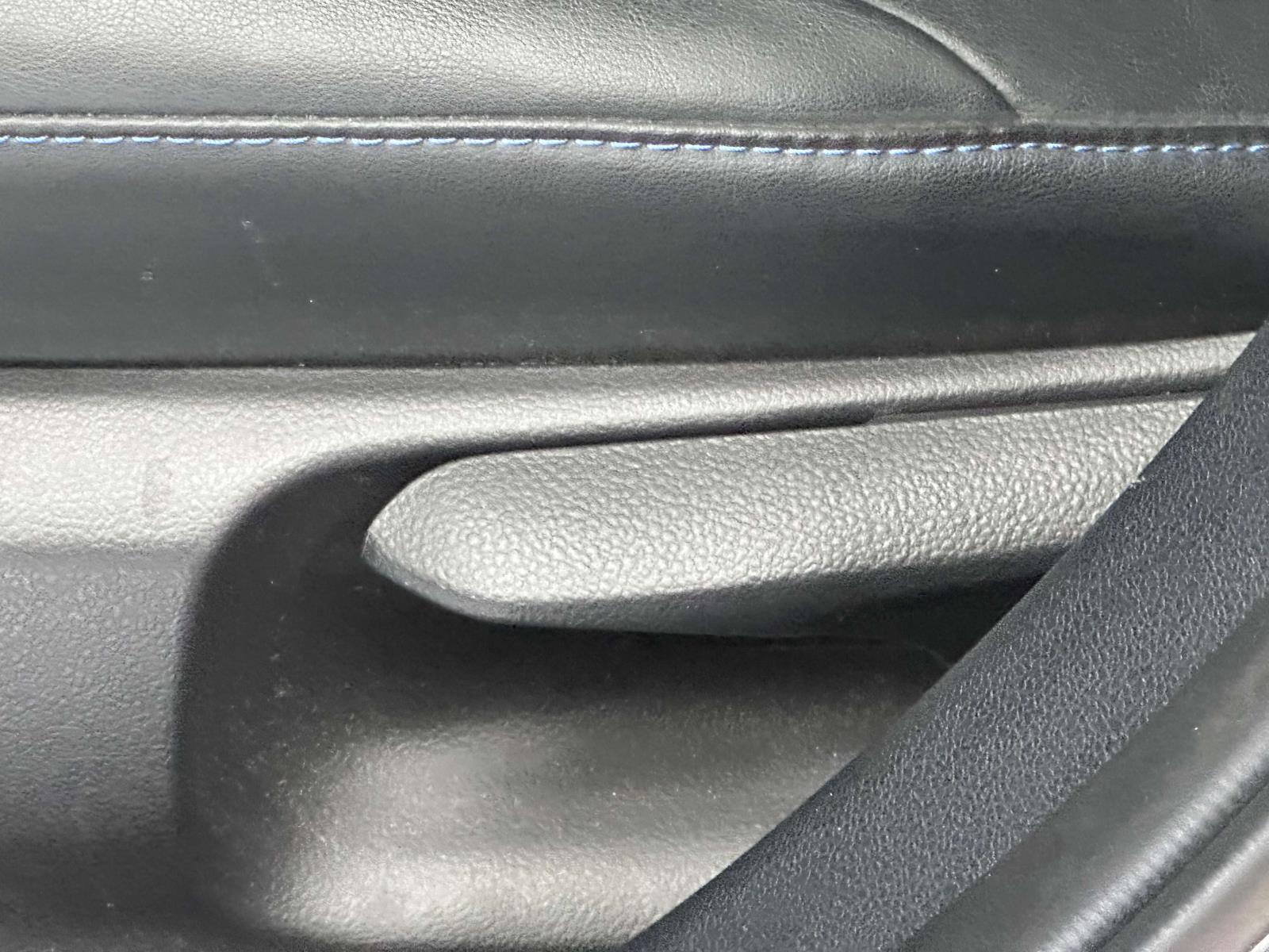 Vehicle image 22 of 32