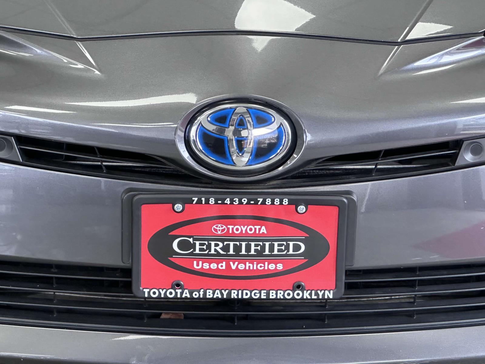 Vehicle image 10 of 32