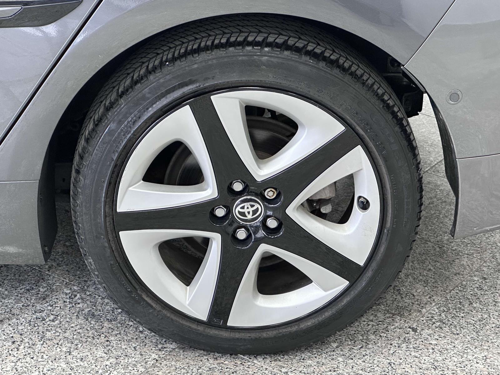 Vehicle image 12 of 32