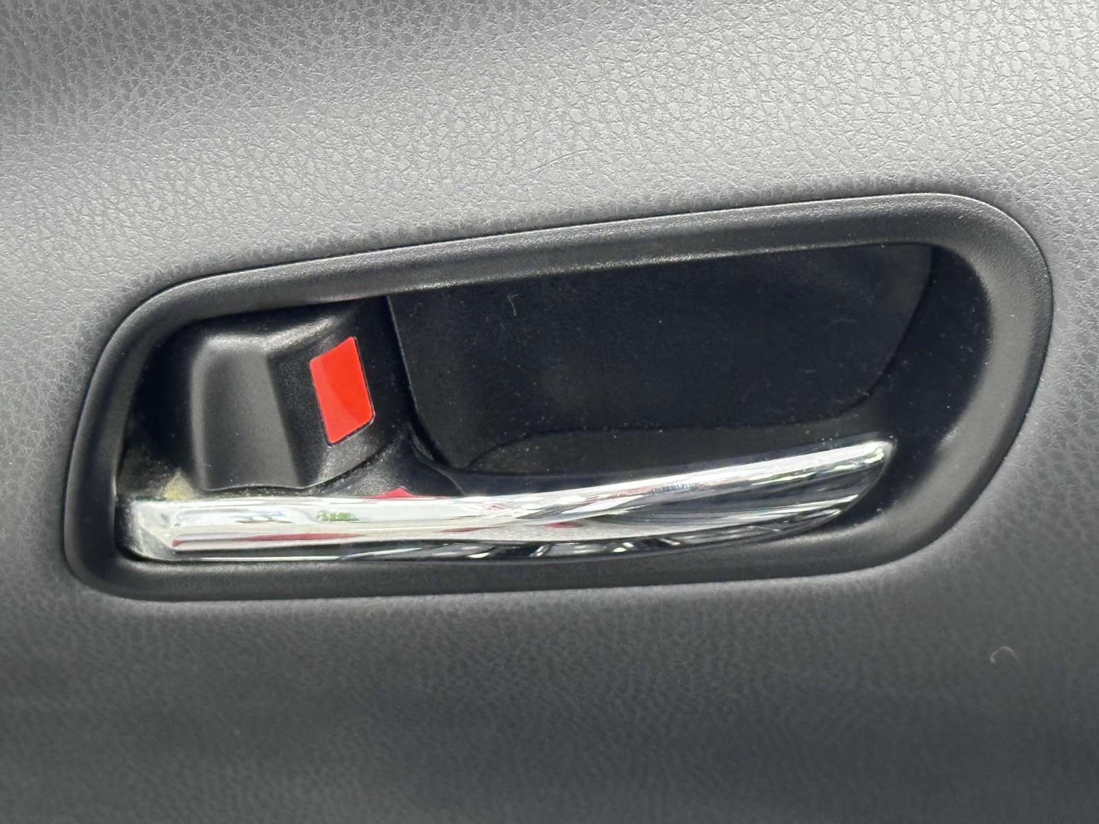 Vehicle image 14 of 32