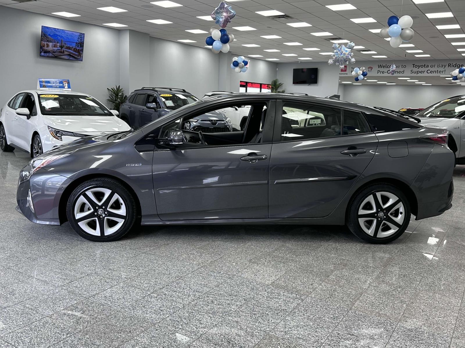 Vehicle image 8 of 32