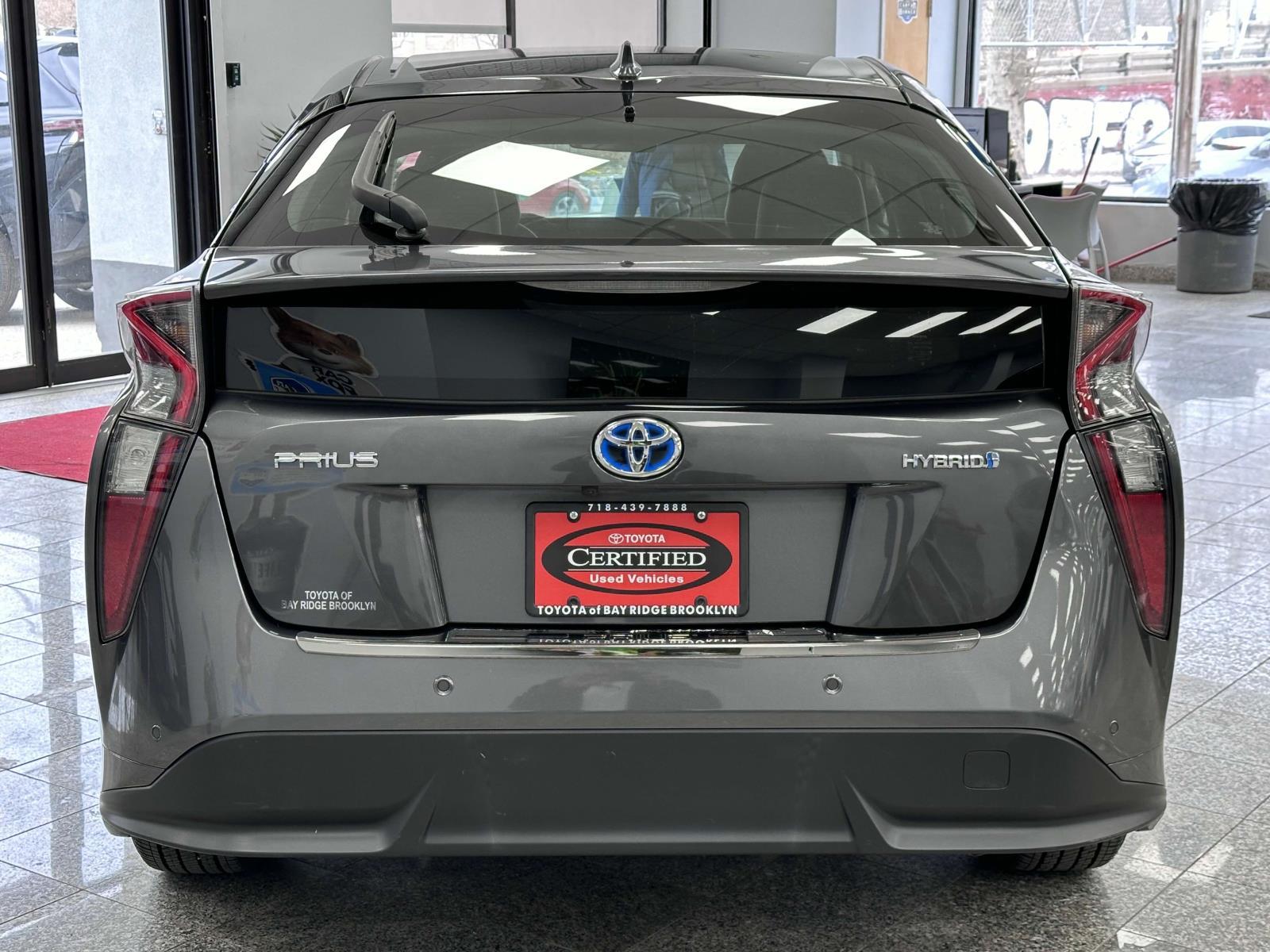 Vehicle image 9 of 32