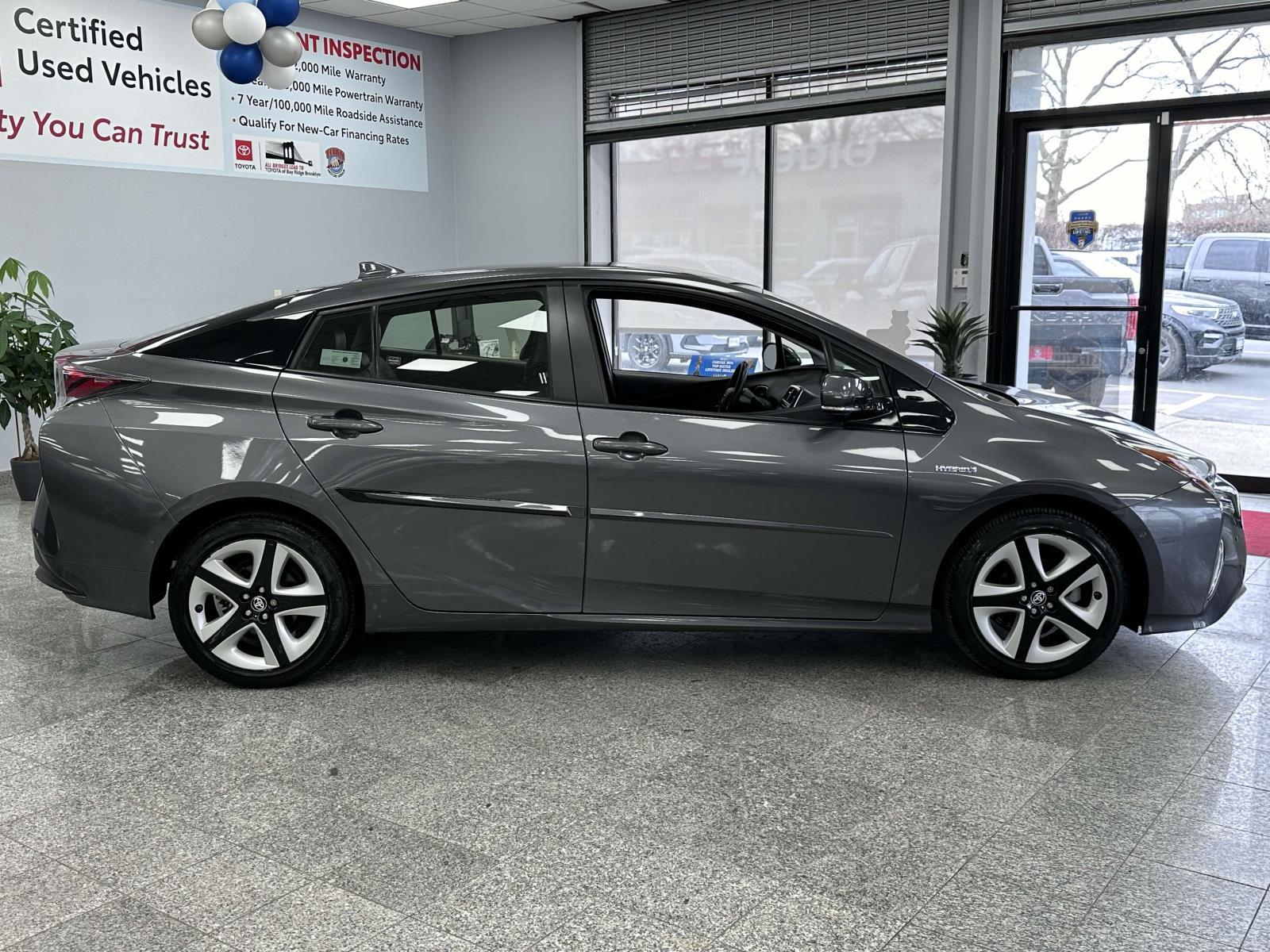 Vehicle image 4 of 32