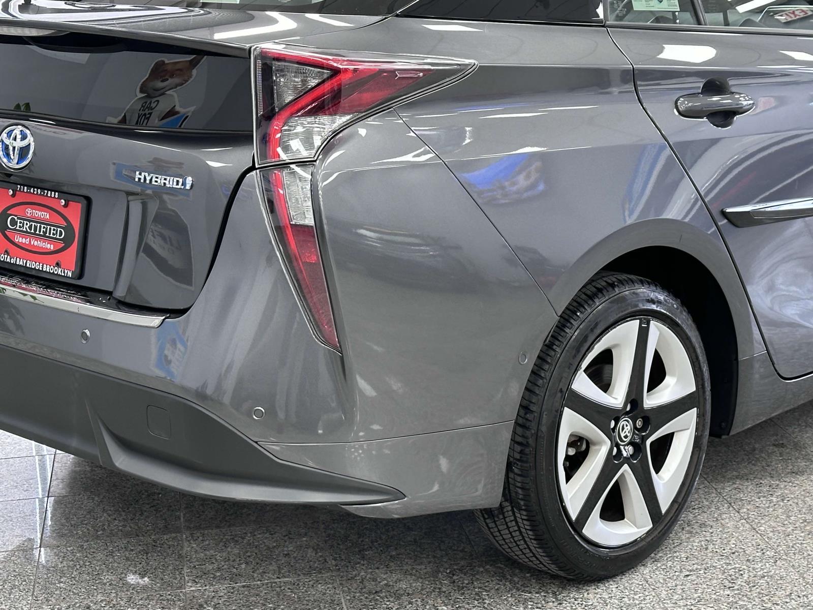 Vehicle image 6 of 32
