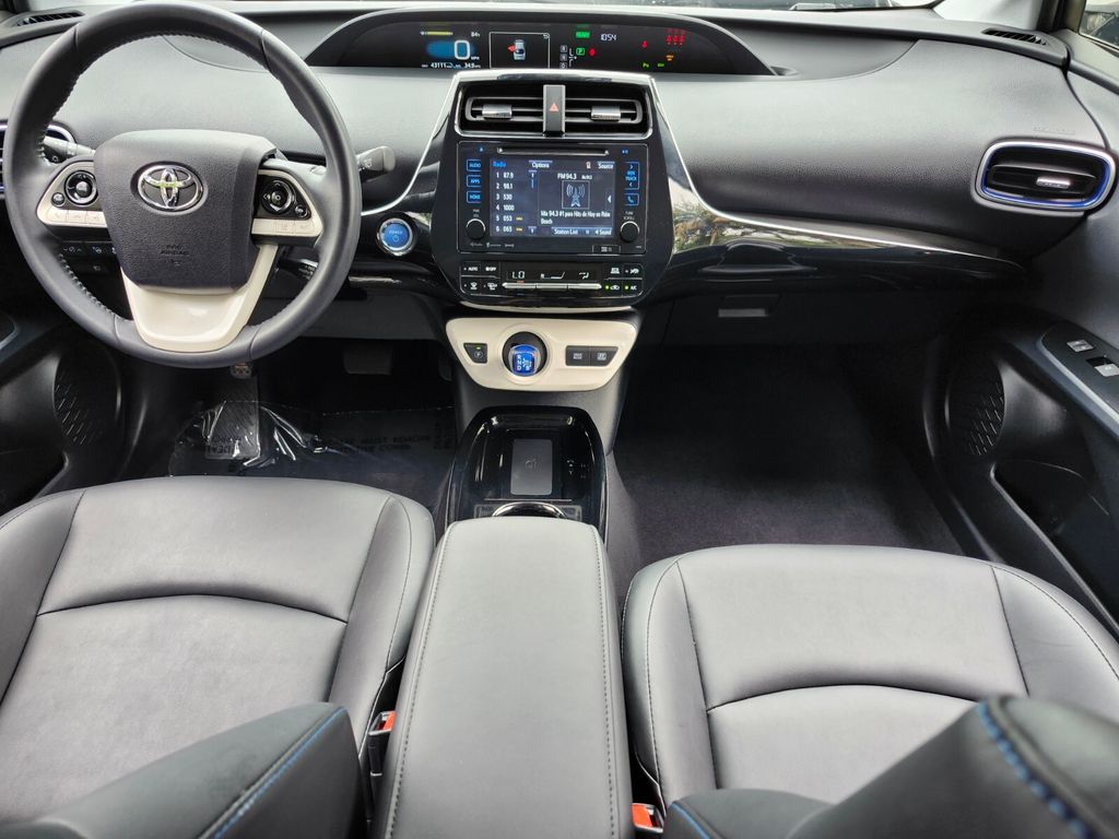 Vehicle image 12 of 31