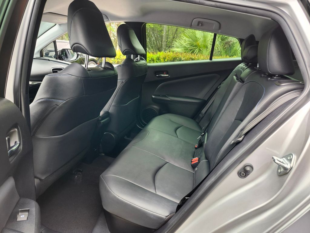 Vehicle image 11 of 31