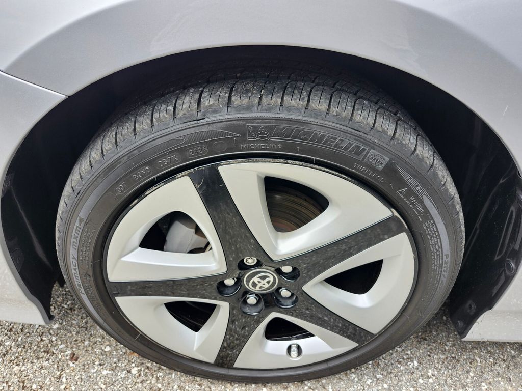 Vehicle image 7 of 31