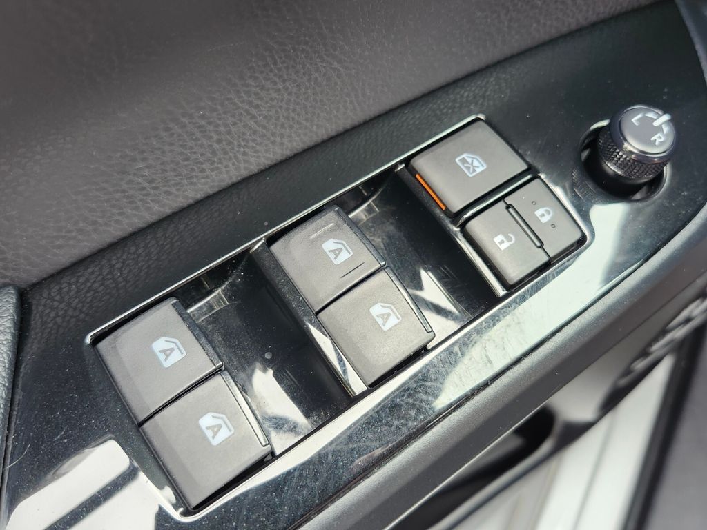 Vehicle image 29 of 31