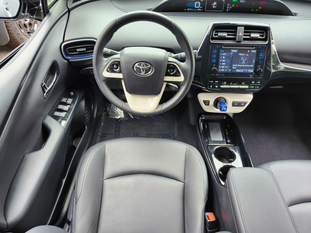 Vehicle image 14 of 31