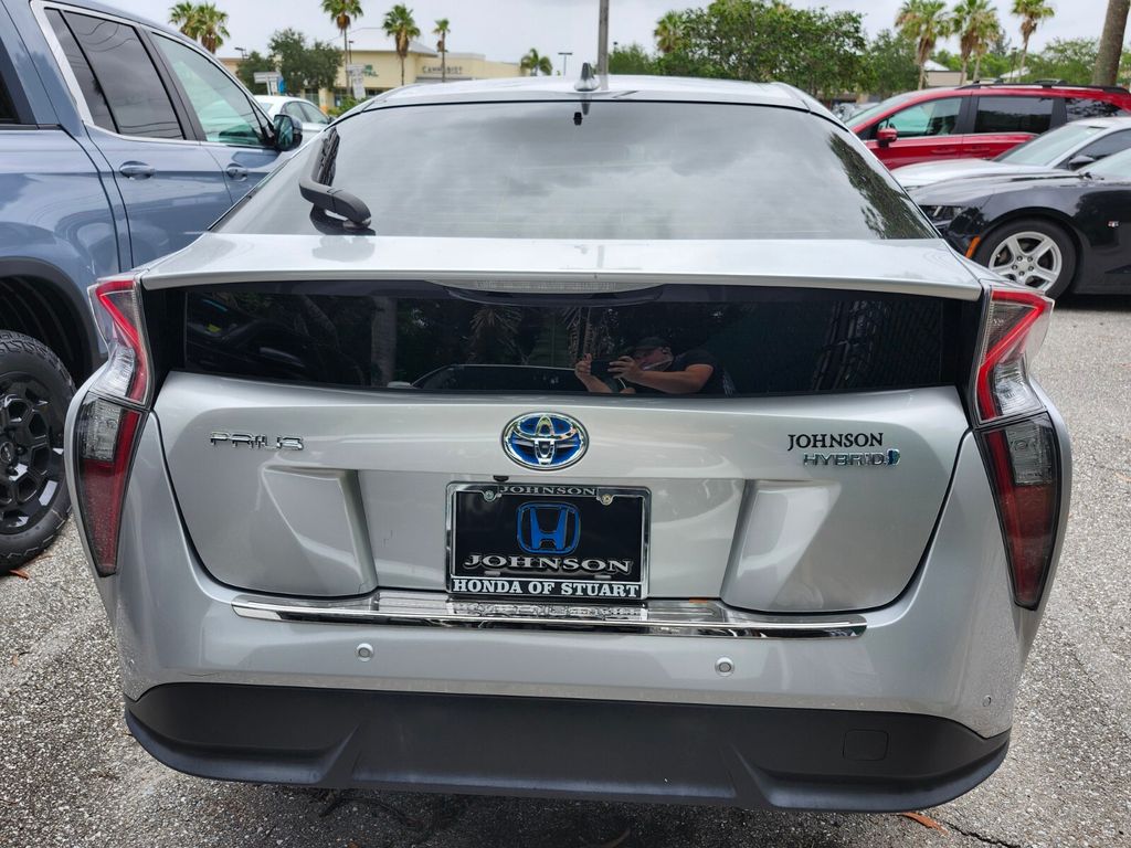 Vehicle image 6 of 31