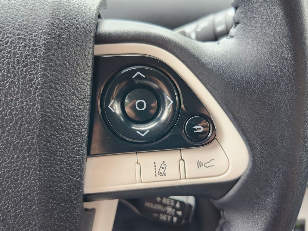 Vehicle image 22 of 31