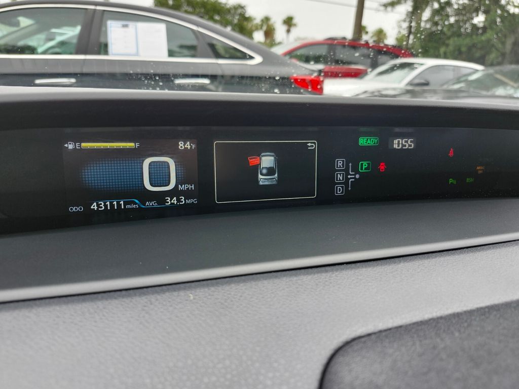 Vehicle image 18 of 31
