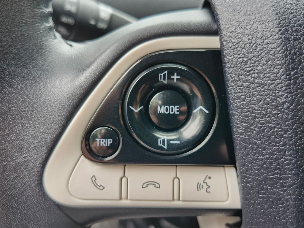 Vehicle image 28 of 31