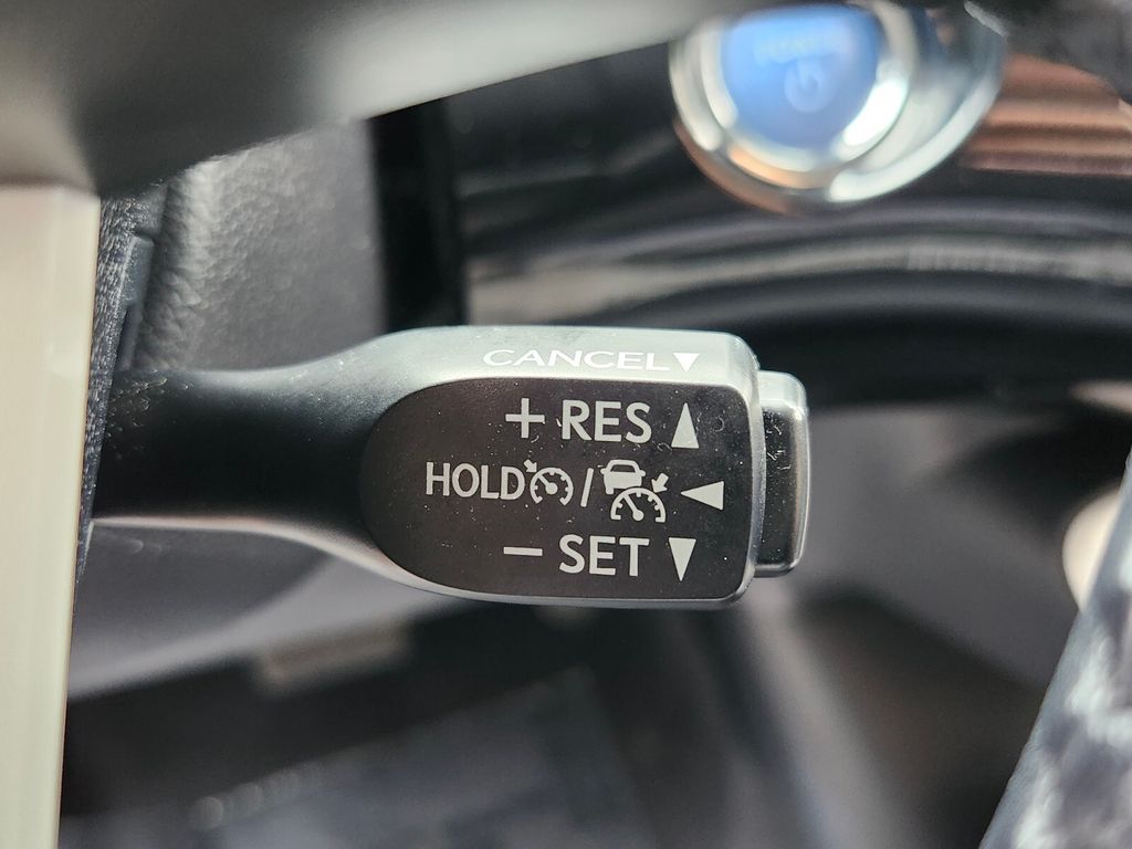 Vehicle image 27 of 31