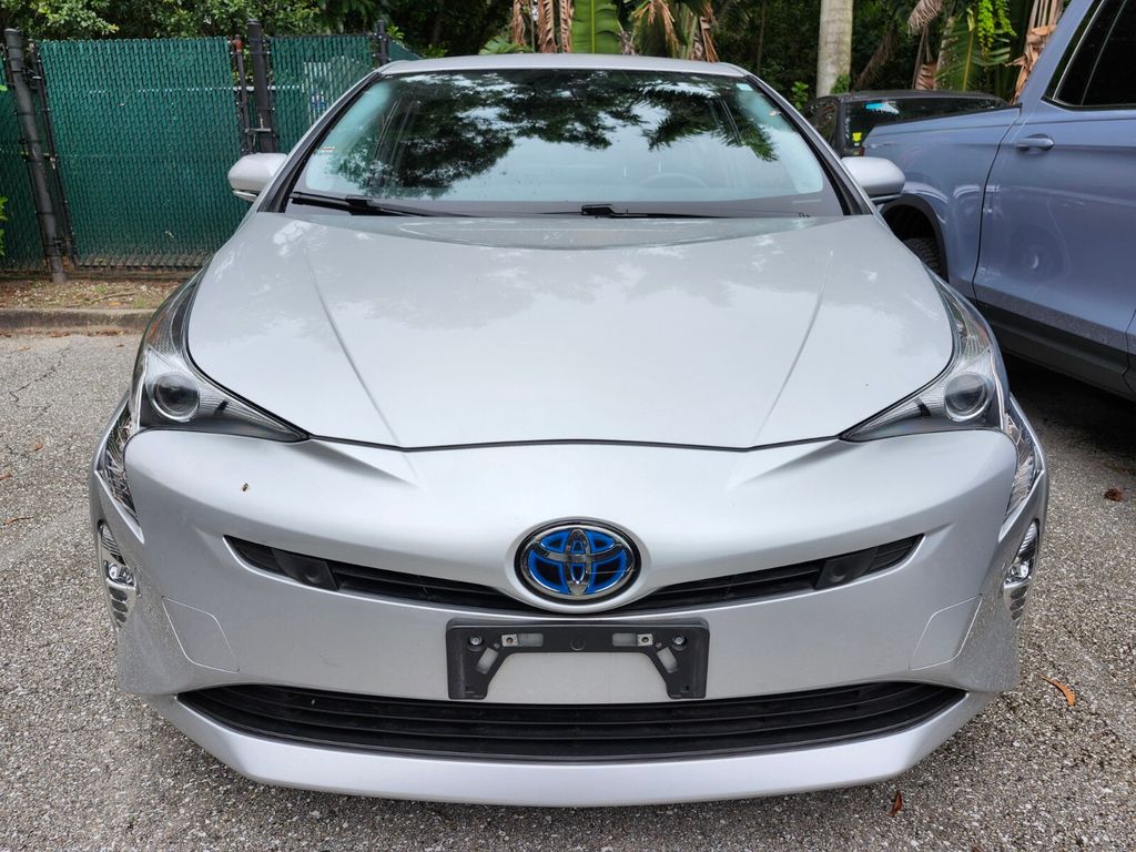 Vehicle image 2 of 31