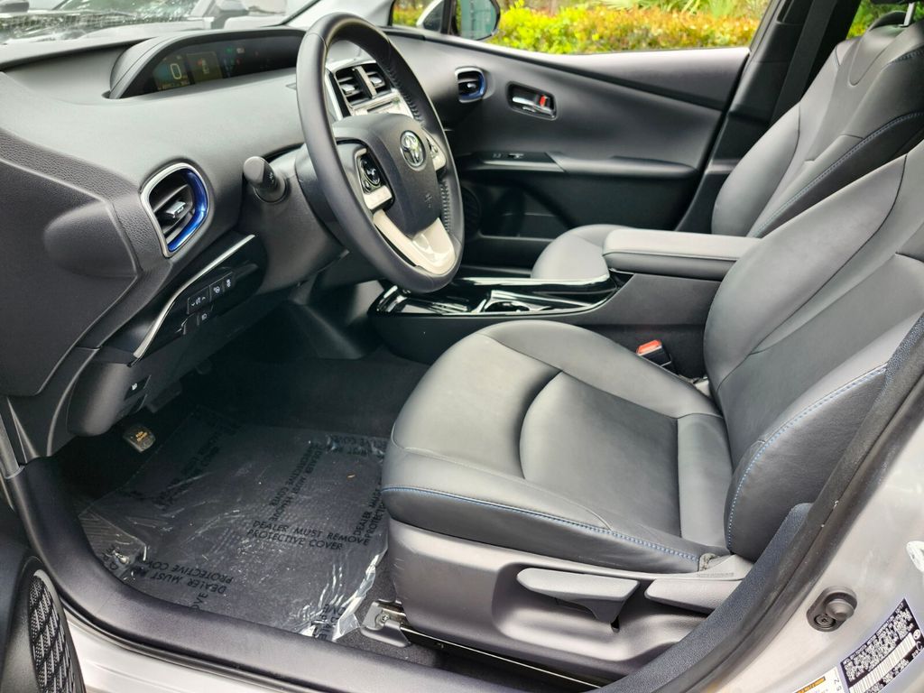 Vehicle image 15 of 31