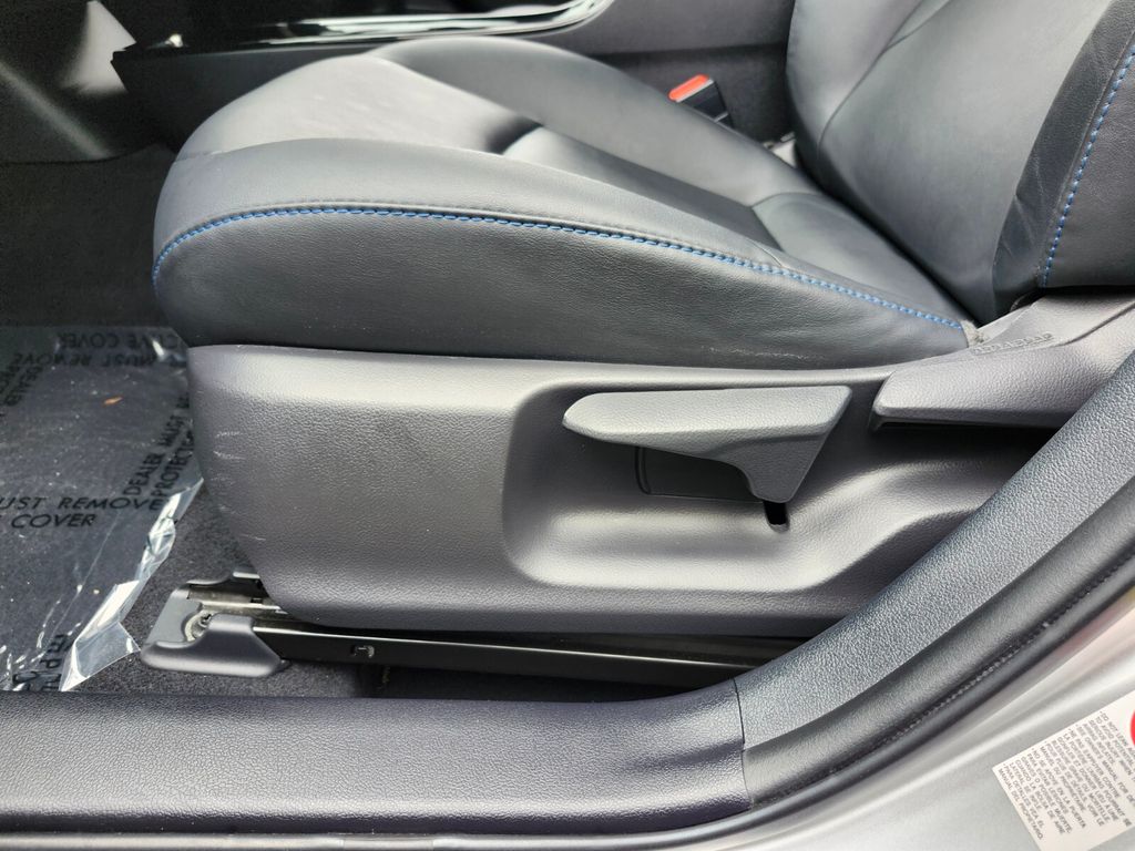 Vehicle image 26 of 31