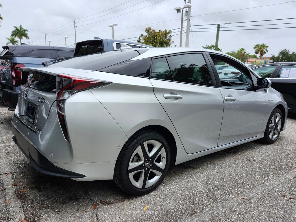 Vehicle image 5 of 31