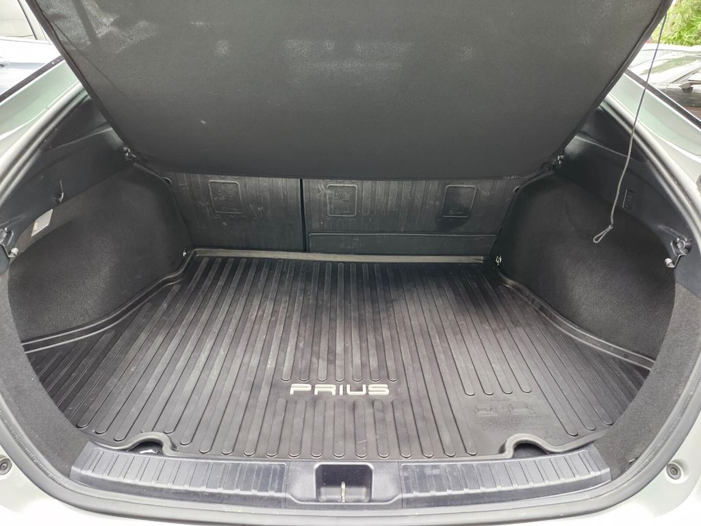 Vehicle image 8 of 31