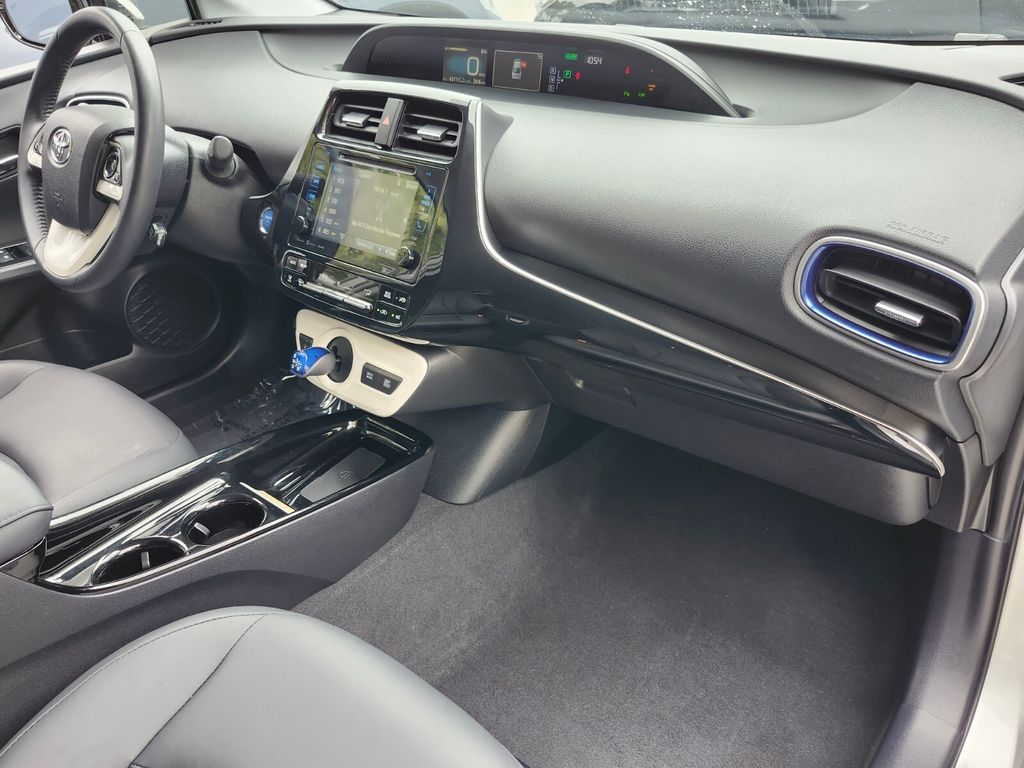 Vehicle image 13 of 31