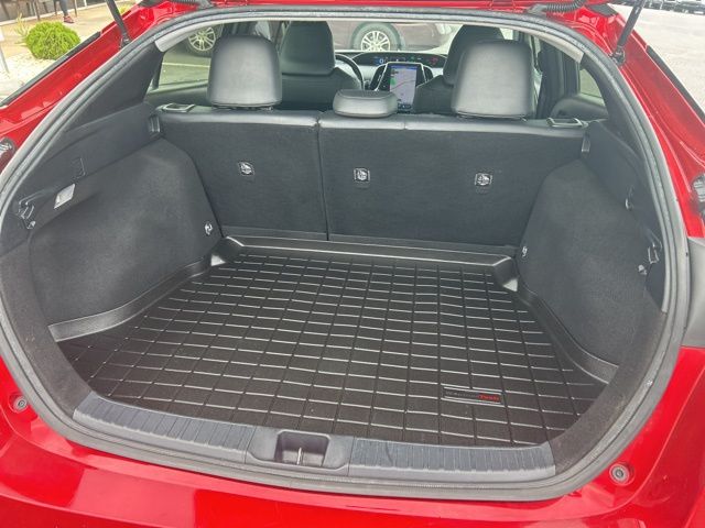 Vehicle image 33 of 38