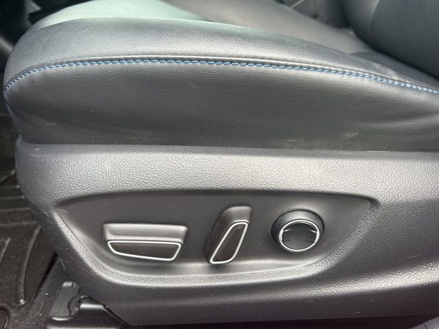 Vehicle image 17 of 38