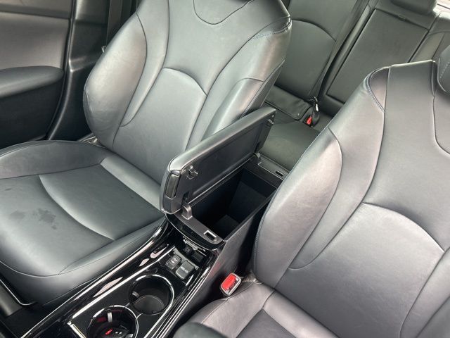 Vehicle image 28 of 38